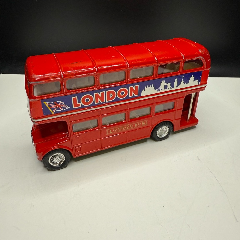 London Double-Decker Bus No.9 Die Cast Collectible